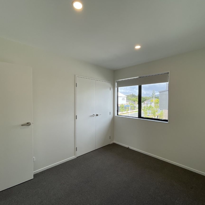 Newly 2 Bedrooms Low Maintenance - Photo 1