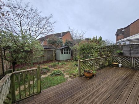 4 bedroom semi-detached house to rent - Photo 5