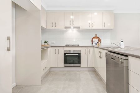 Contemporary Elegance: Bright, Stylish, and Convenient Living. - Photo 3