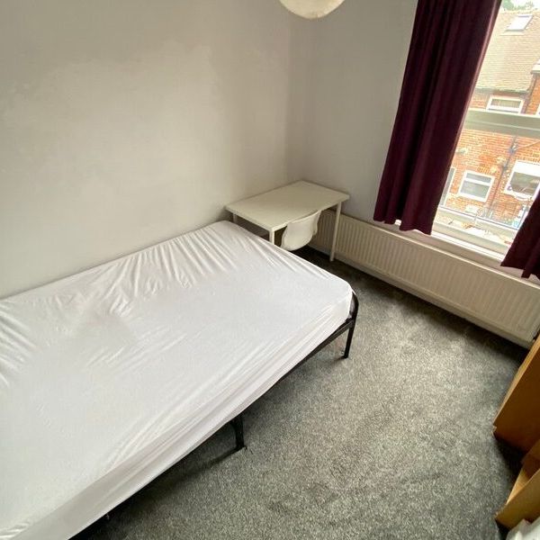 Chestnut Avenue, Hyde Park, Leeds, LS6 1BA - Photo 1