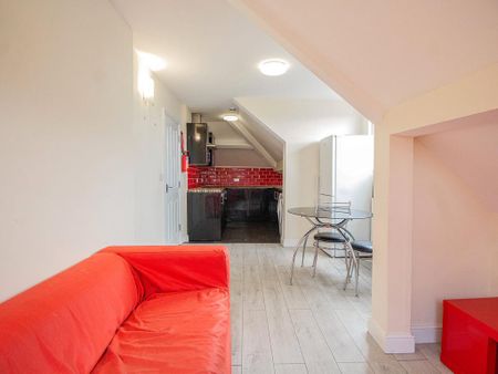 3 bedroom apartment to rent - Photo 2