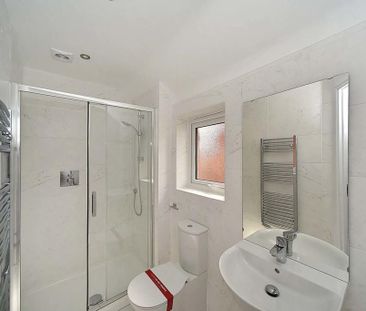 4 bedroom detached house to rent - Photo 2