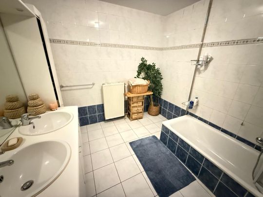 GELIJKVLOERSAPPARTEMENT + TUIN - Photo 1