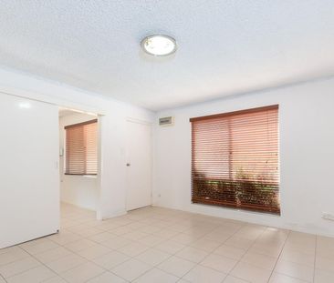 TOWN HOUSE - Photo 2