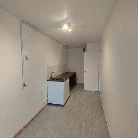 A LOUER 3 Pièces 62.10m² Paris XIVème. REFAIT NEUF - Photo 2