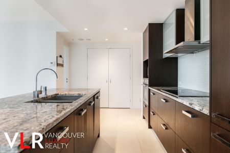 Condo in Downtown Vancouver, BC - Photo 3
