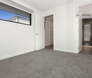 Light, Bright & Quality Built! - Photo 3