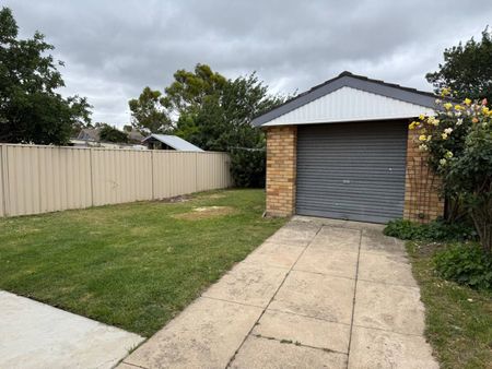 GOOD SIZE 2 BEDROOM UNIT - Photo 5