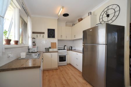Beautiful Two bedroom Apartment! - Photo 4