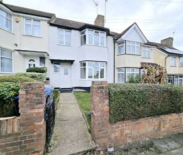 Bright & Spacious Three Bedroom House The Ridgeway Colindale NW9 - Photo 1