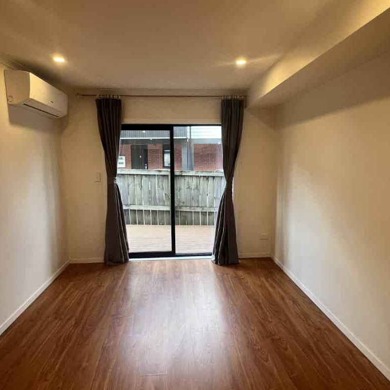 3 Bedroom, 3 Bathroom Townhouse - Photo 1