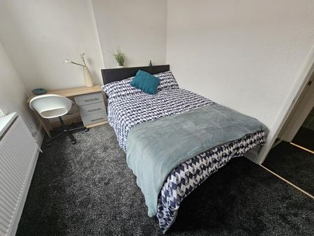 2 bedroom terraced house to rent - Photo 2