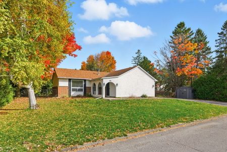 135 Oakburn - Photo 2