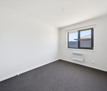 Brand new family home! - Photo 6