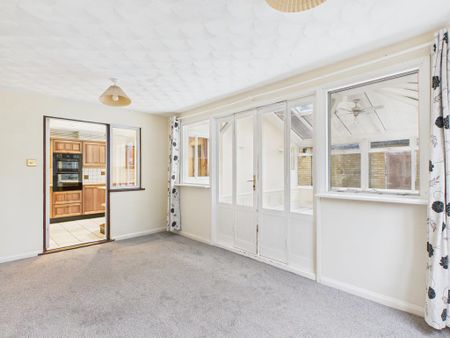 3 bedroom semi-detached house to rent - Photo 3