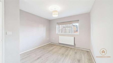 Dale Court, Grove Hill, South Woodford, London, E18 - Photo 5