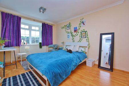 4 bedroom semi-detached house to rent - Photo 5