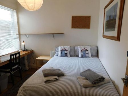 4 bedroom terraced house to rent - Photo 4