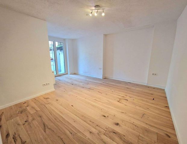 Neu saniert – Charmante Wohnung mit weitläufiger Terrasse im Lehenviertel - Foto 1