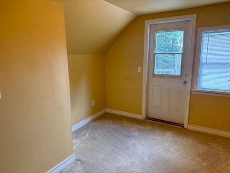 Large Upper Home - Photo 5