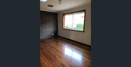 Close to Mitcham Station - Photo 2