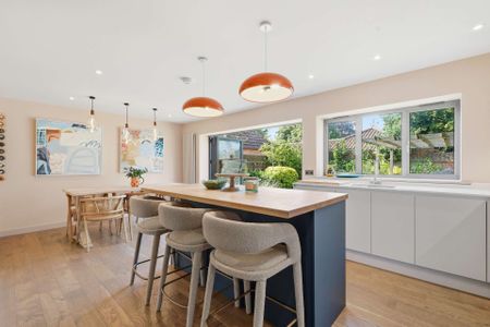 Immaculate modern house in sought after coastal location - Photo 3