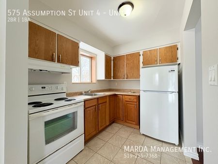 SPACIOUS 2BEDROOM/1BATHROOM SUITE IN DOWNTOWN WINDSOR+ HYDRO - Photo 2