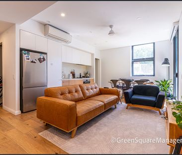 Luxury One Bedroom with Large Study - Photo 1