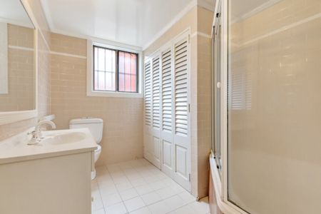 Two Bedroom Coastal Living - Photo 4