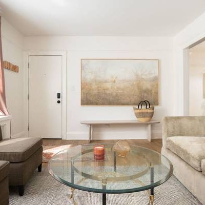 Stylish 1 Bed, 1 Bath Entire Floor Suite in the Heart of Junction/Bloo - Photo 1