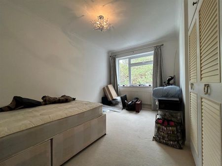 4 bedroom flat to rent - Photo 3