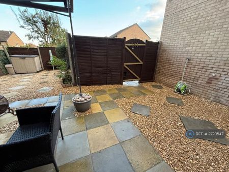 Studio to rent - Photo 2