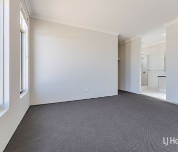 Contemporary Coastal Living at Its Finest - Photo 5