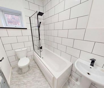 2 bedroom end of terrace house to rent - Photo 3