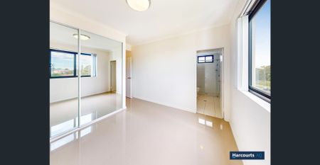 Conveniently Located Two Bedroom Apartment - Photo 3