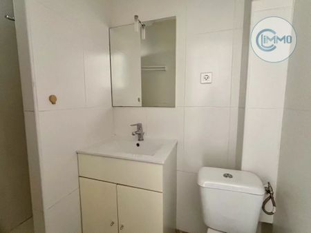 Location Appartement 2 pièces 25m² NICE 06300 - Photo 4