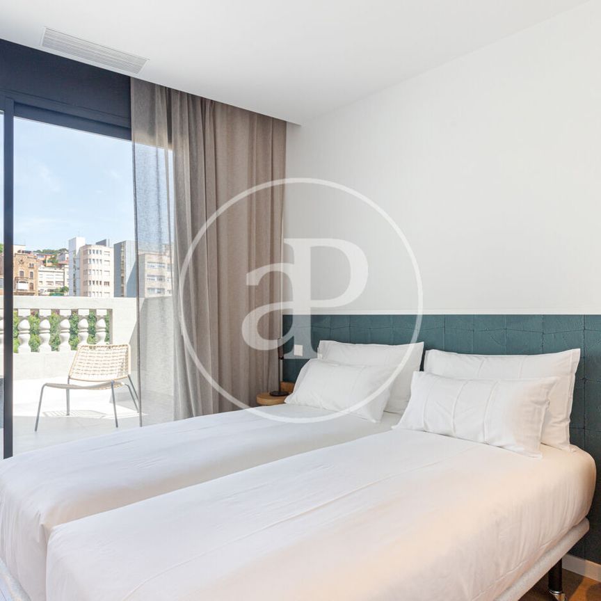 Luxury penthouse for rent in Gràcia - Photo 1