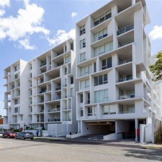 Luxury, Air-conditioned 2 Bedroom Apartment - walk to schools, bars/cafes, public transport and the Brisbane River - Photo 1