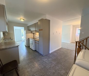 East Barrie: 3+1 Detached Home, Buchanan St. - Photo 3