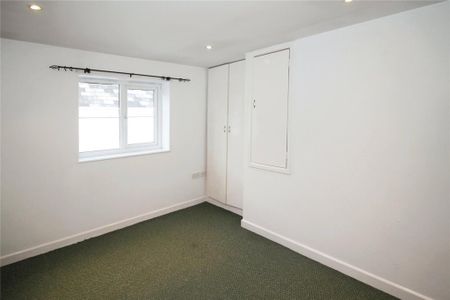 2 bedroom end of terrace house to rent - Photo 4