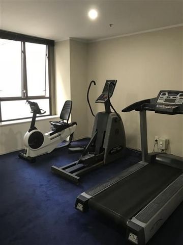 Close to the centre of it all! - Photo 4