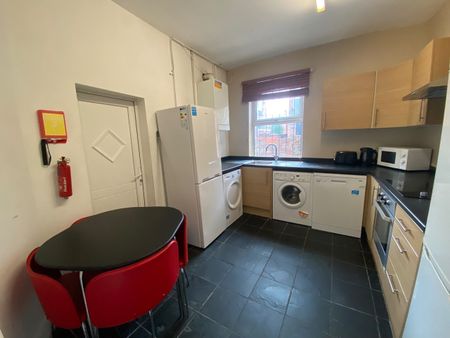 4 Bed Terraced House, Moseley Road, M14 - Photo 4