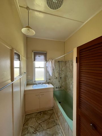 20 Sydney Street, Kepnock QLD 4670 - House For Rent - $550 | Domain - Photo 3