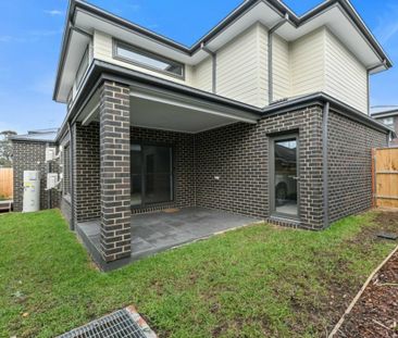 Modern, Spacious Townhouse! 8 Merchant Place Pakenham - Photo 3