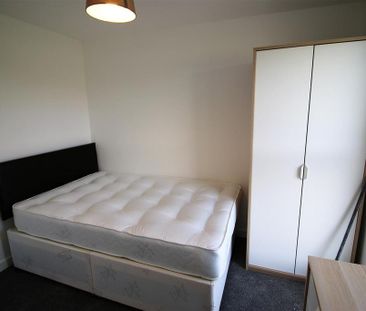 5 bedroom private hall to rent - Photo 2