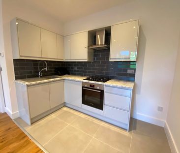 2 bedroom Flat in Lavenir, Bracknell - Photo 3