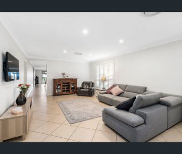 Modern Family Living - 13.3kW Solar + 15kW Battery Included - Photo 1