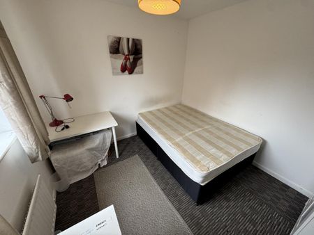 4 bedroom terraced house to rent - Photo 4