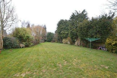 Bedroom Detached House In Milford, GU8 - Photo 2