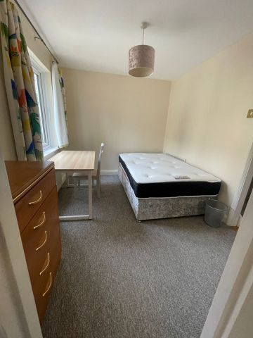 Room in a Shared House, Keats Close, SE1 - Photo 5